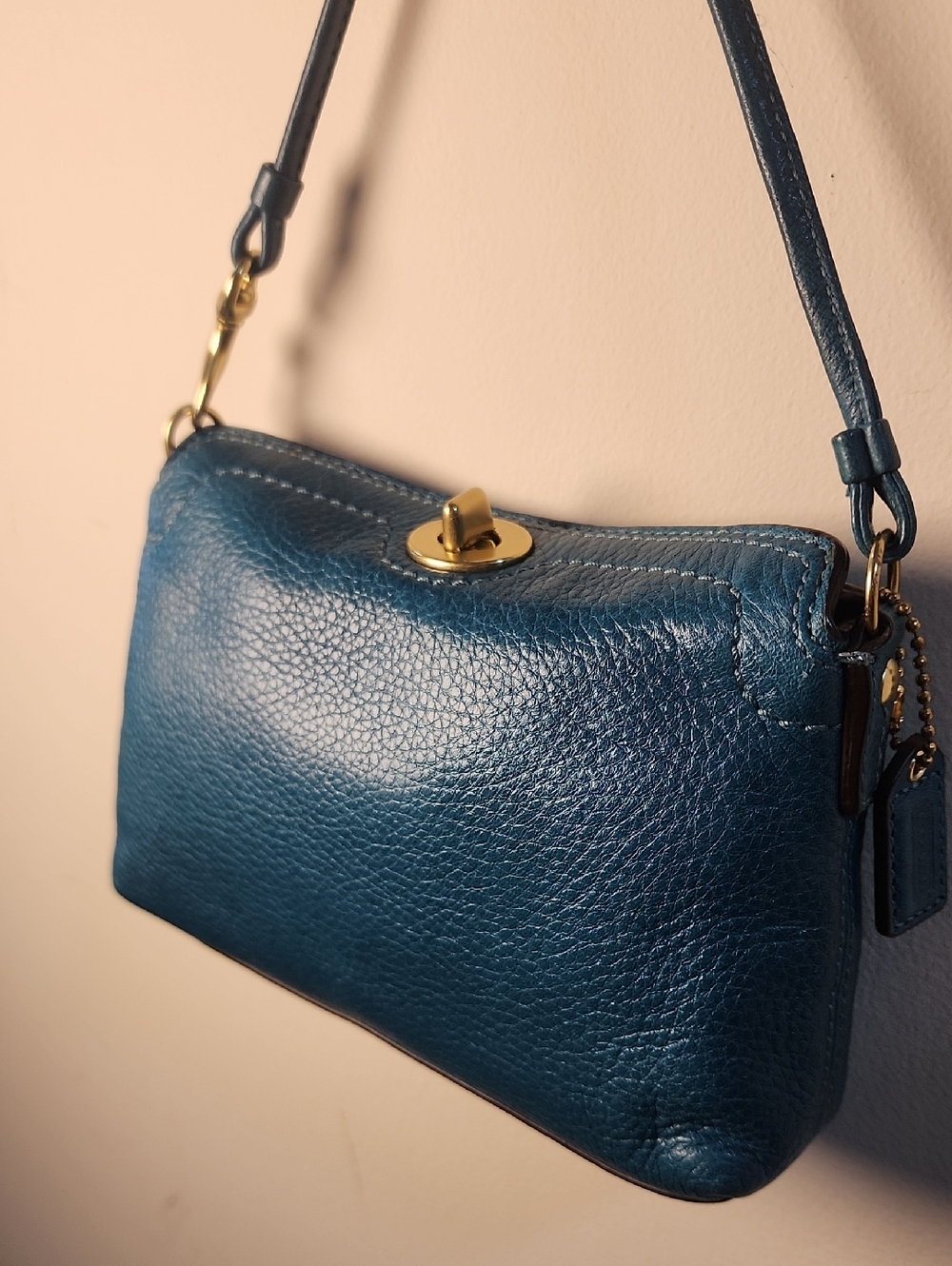 Coach Pebbled Leather Teal Blue Wristlet Clutch Pouch RARE Color Turnlock Gold - Picture 9 of 14